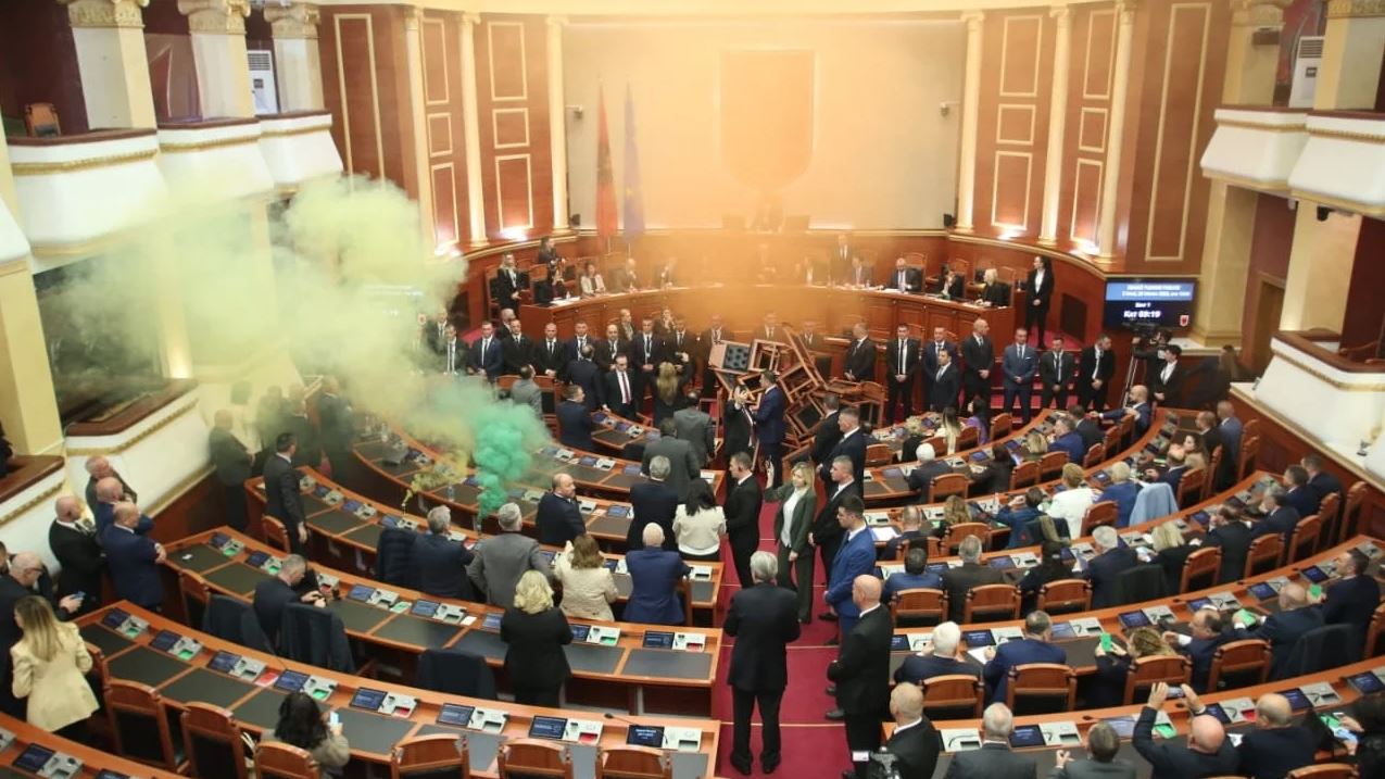 Tensionet ne mbledhjen e djeshme ne kuvend, jehone ne mediat e huaja